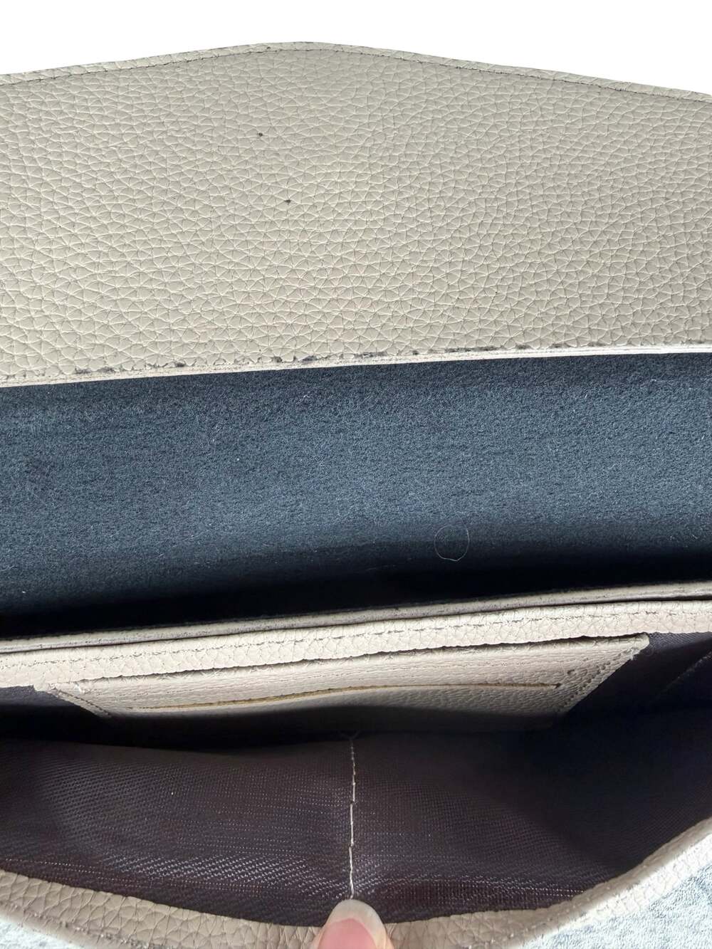 Beige Faux Pebble Leather Turn-Lock Long Wallet - Picture 4 of 4
